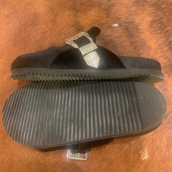 Schutz - Picture 1 of 4